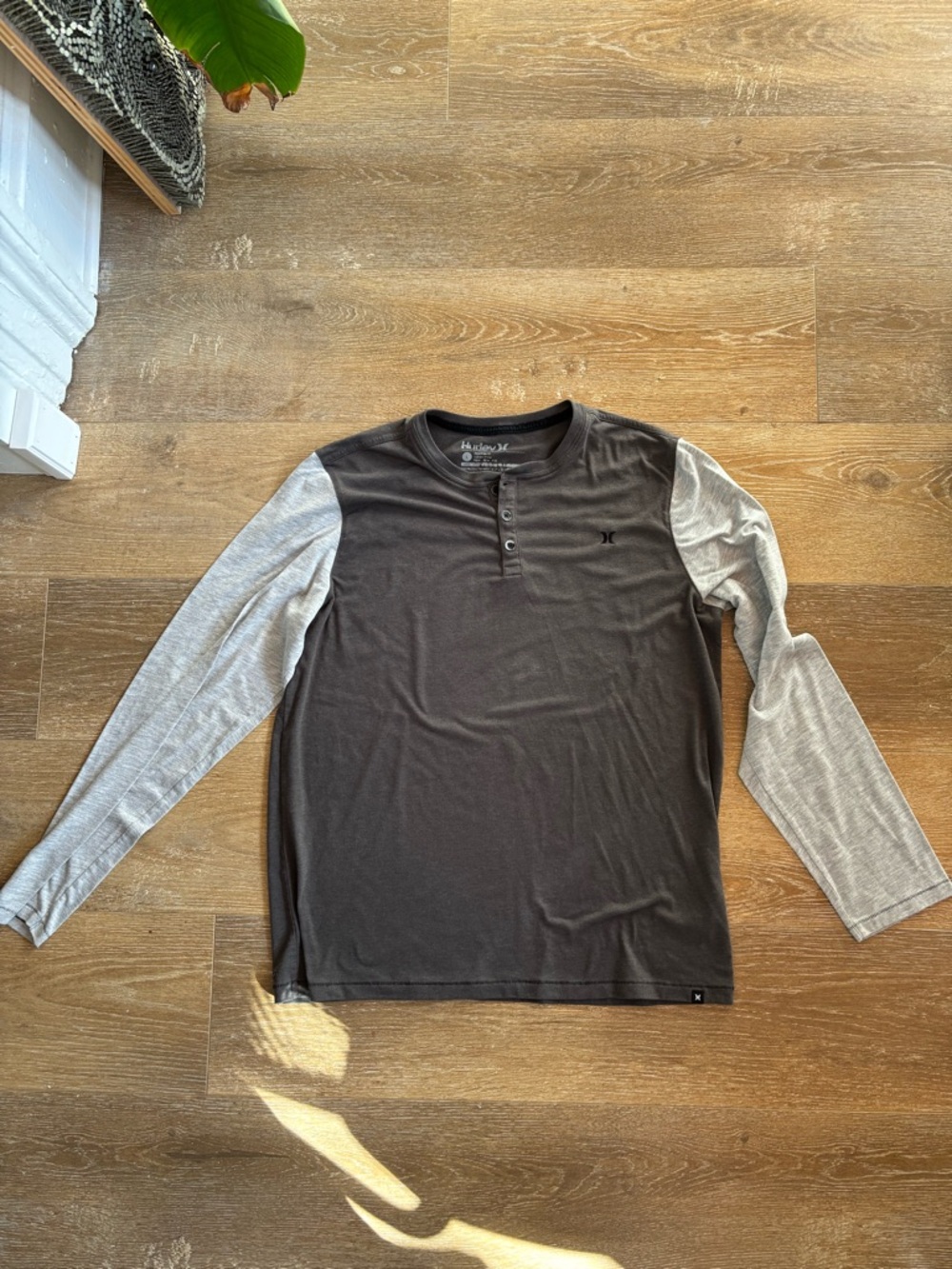Hurley Nike Dri-fit: Two-Tone Long Sleeve Henley — Black Body with Gray Sleeves